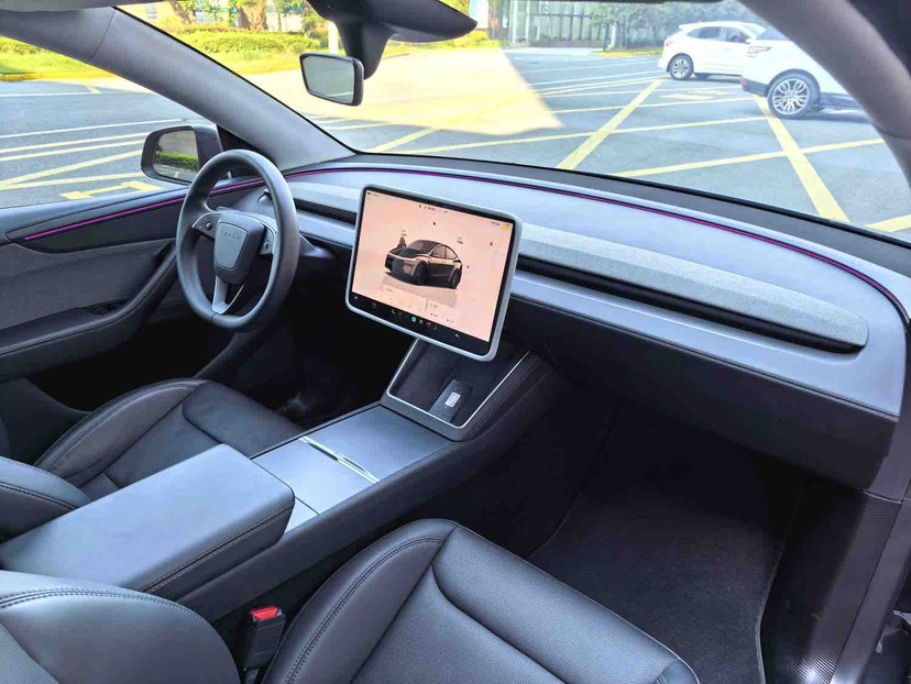 Tesla Model Y 2025 car image #5
