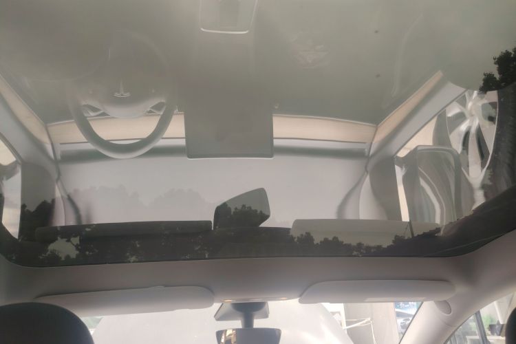 Tesla Model Y 2022 car image #18