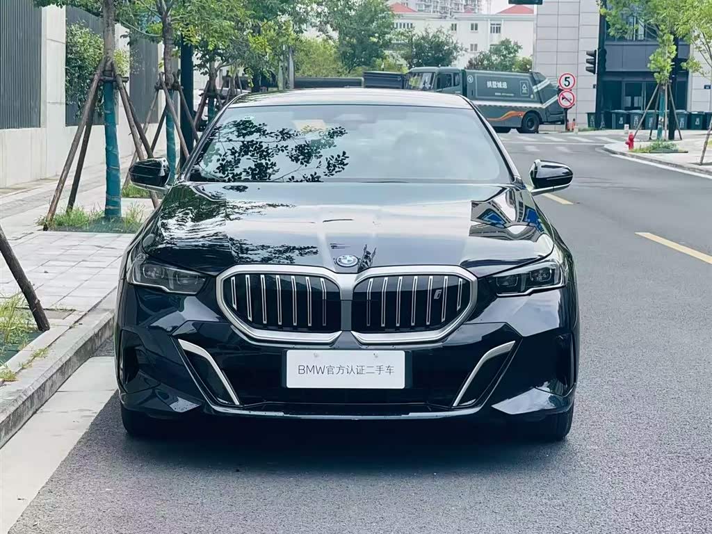 BMW i5 2024 BMW i5 2024 car image