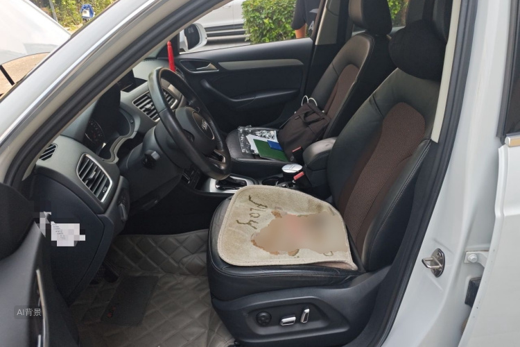 Audi Q3 2019 car image #17