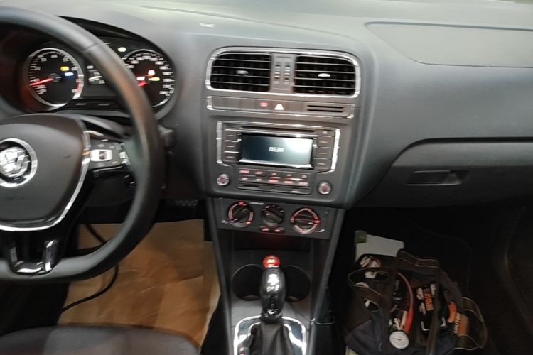 Volkswagen Polo 2016 car image #17