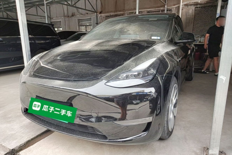 Tesla Model Y 2023 car image #2
