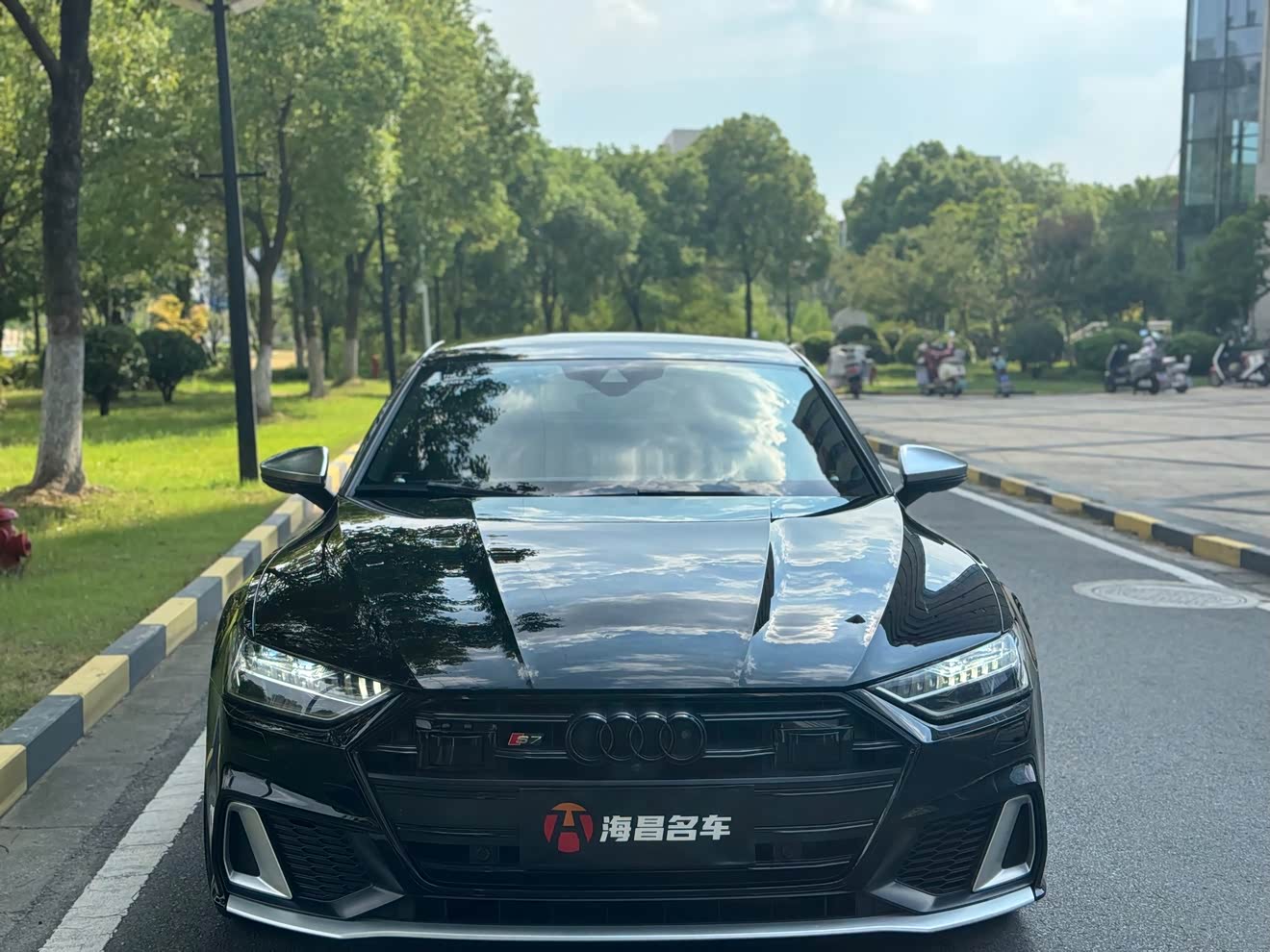 Audi S7 2021 car image 