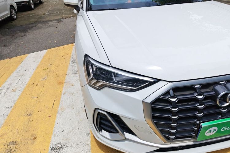 Audi Q3 2024 car image #8