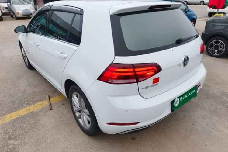 Volkswagen Golf 2018 car image #5