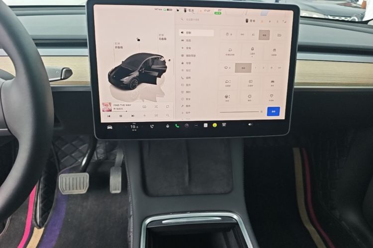Tesla Model Y 2022 car image #13