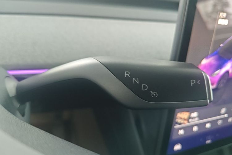 Tesla Model Y 2024 #14 Tesla Model Y 2024 car image #14