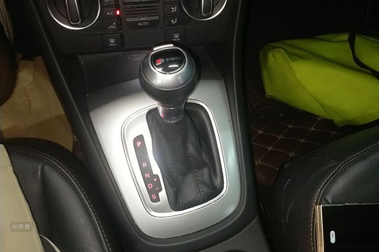 Audi Q3 2019 car image #16
