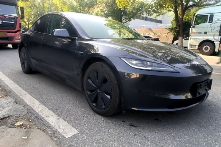 Tesla Model 3 2025 car image #4