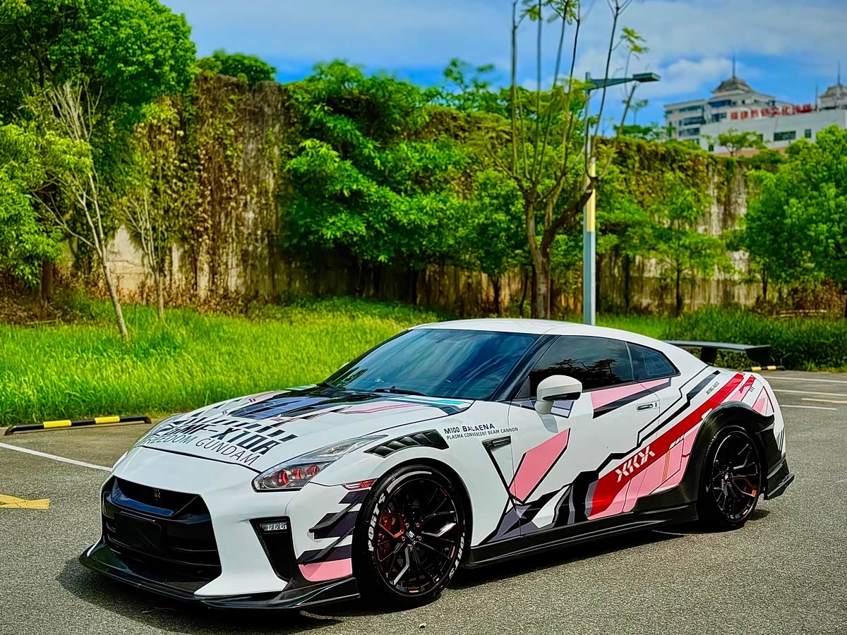 Nissan GT-R 2010 汽车图片 