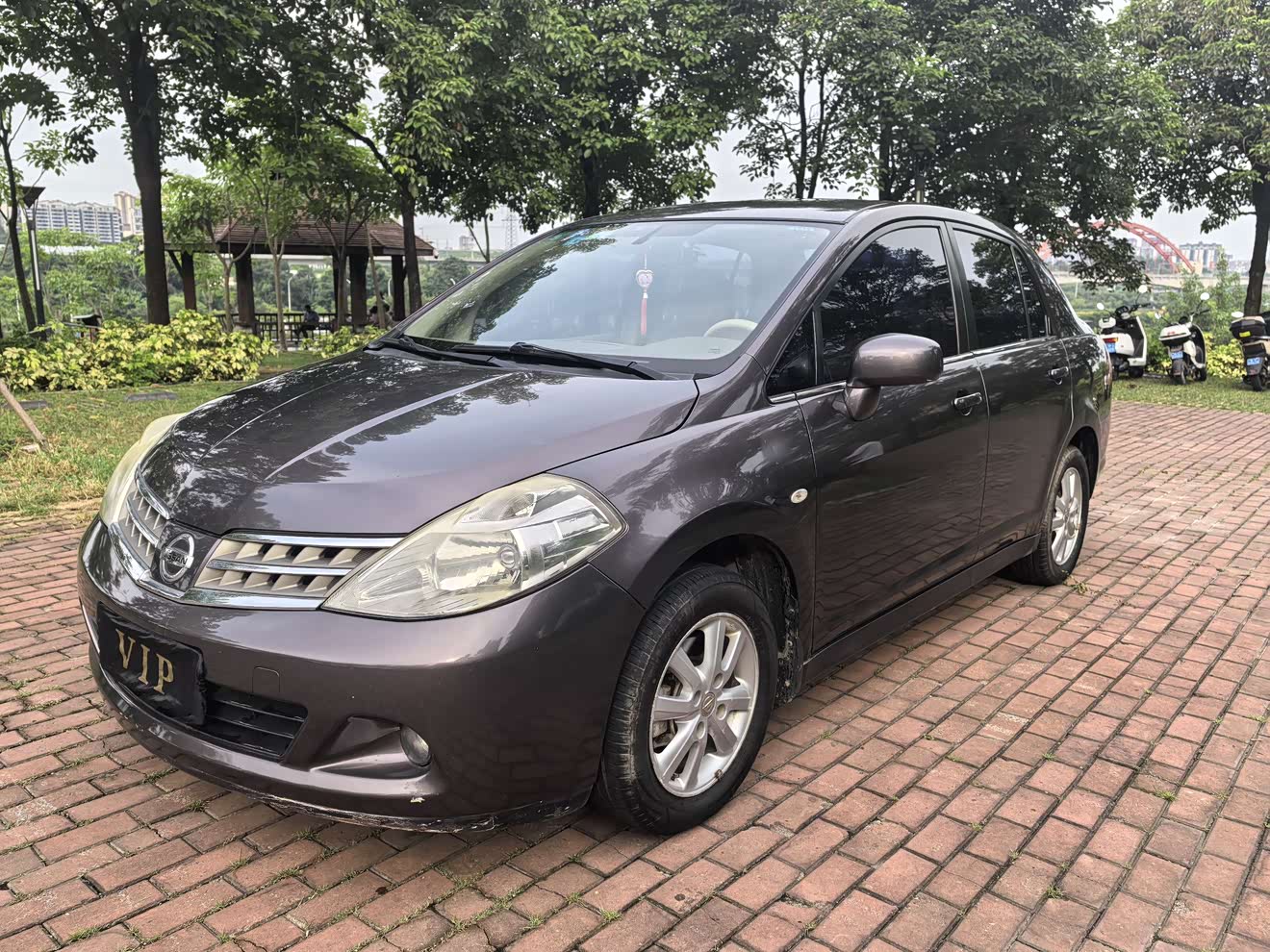 Nissan Tiida Sedan 2009 汽车图片 