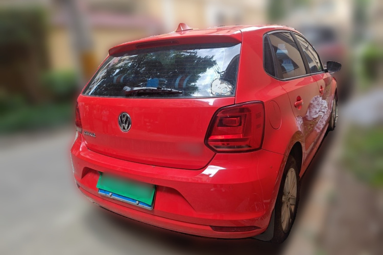 Volkswagen Polo 2015 car image #5