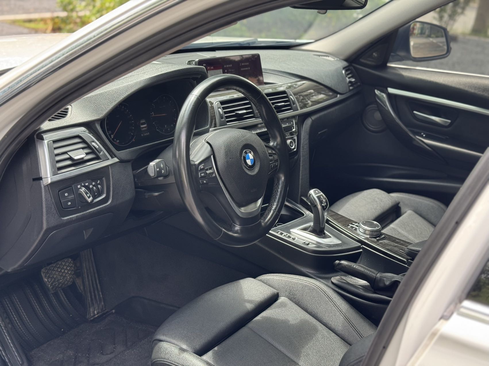 BMW 3 Series 2018 car image #6