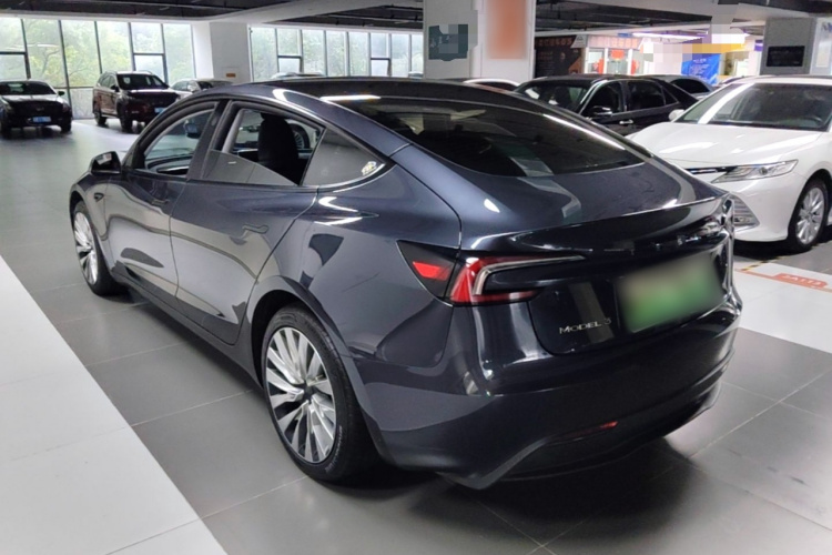 Tesla Model 3 2025 car image #5
