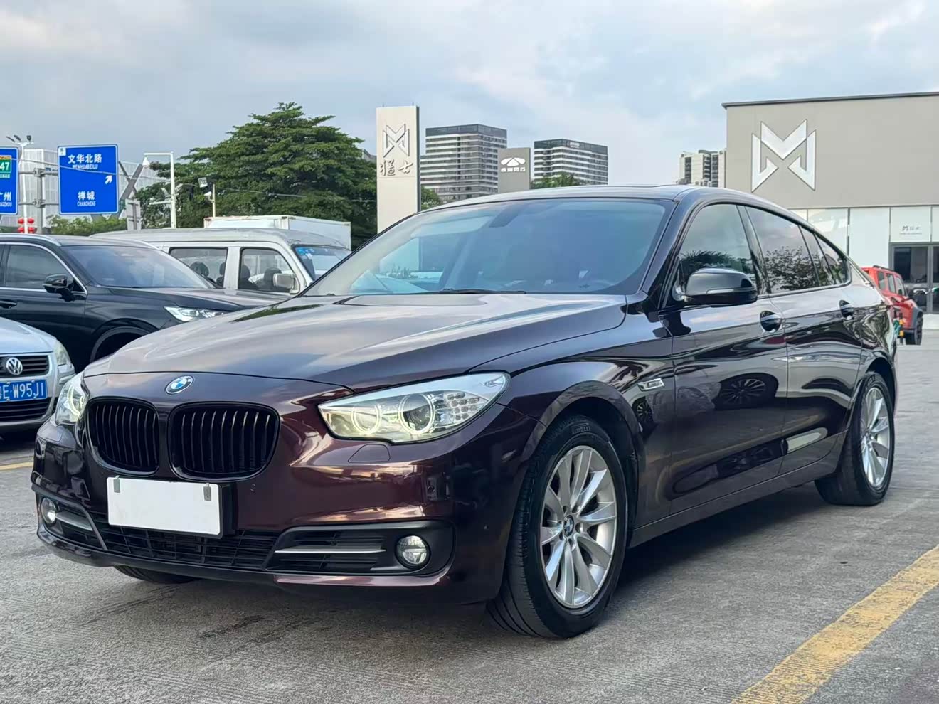 BMW 5 Series GT 2015 BMW 5 Series GT 2015 immagine di auto