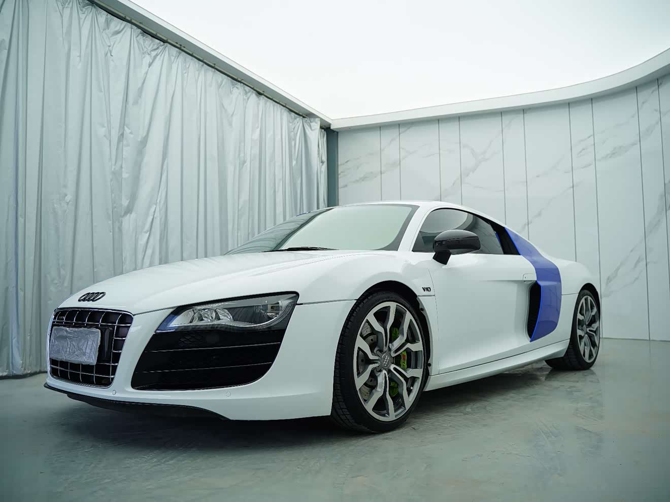 Audi R8 2013 car image 
