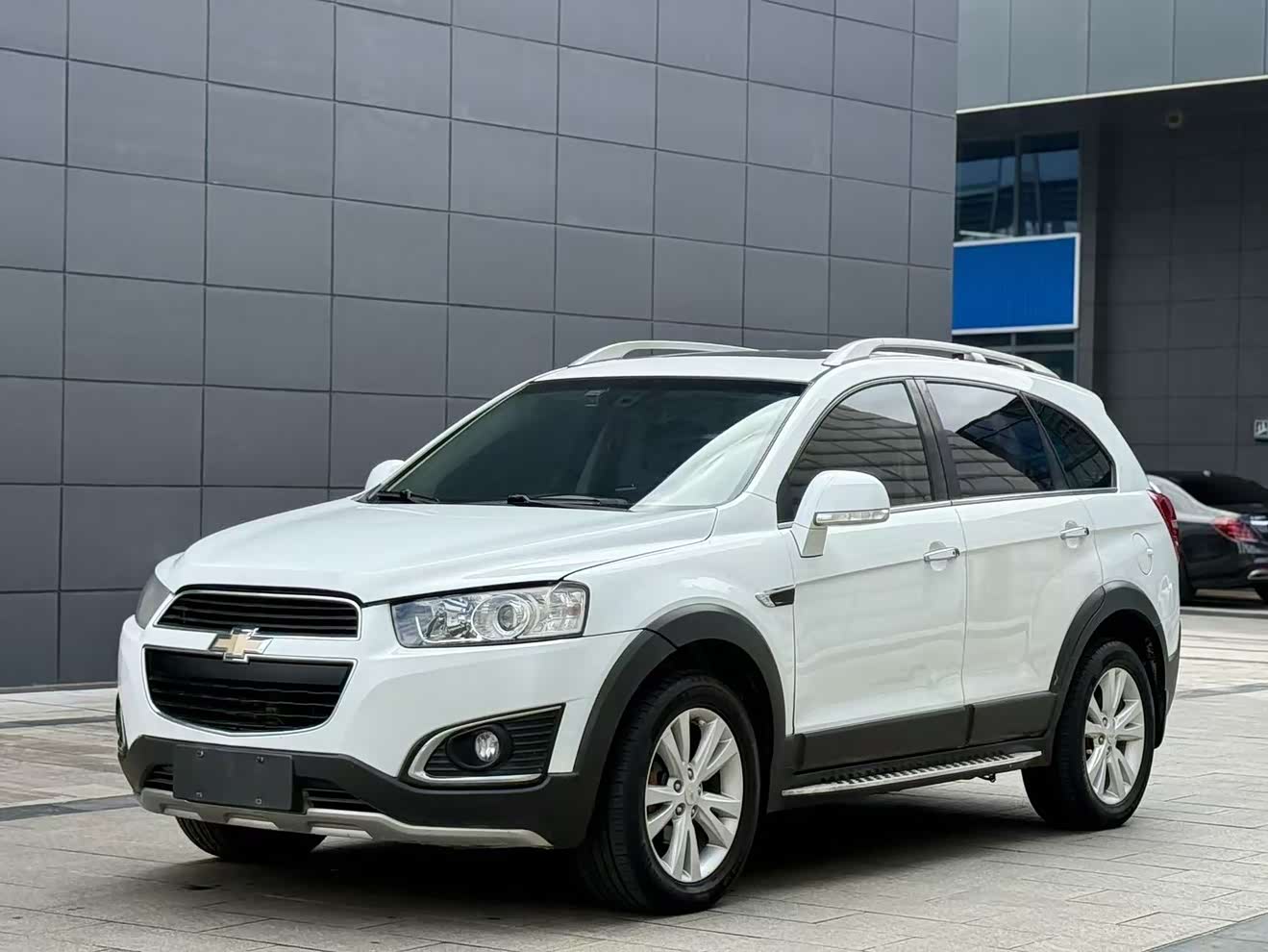 Chevrolet Captiva 2017 car image 