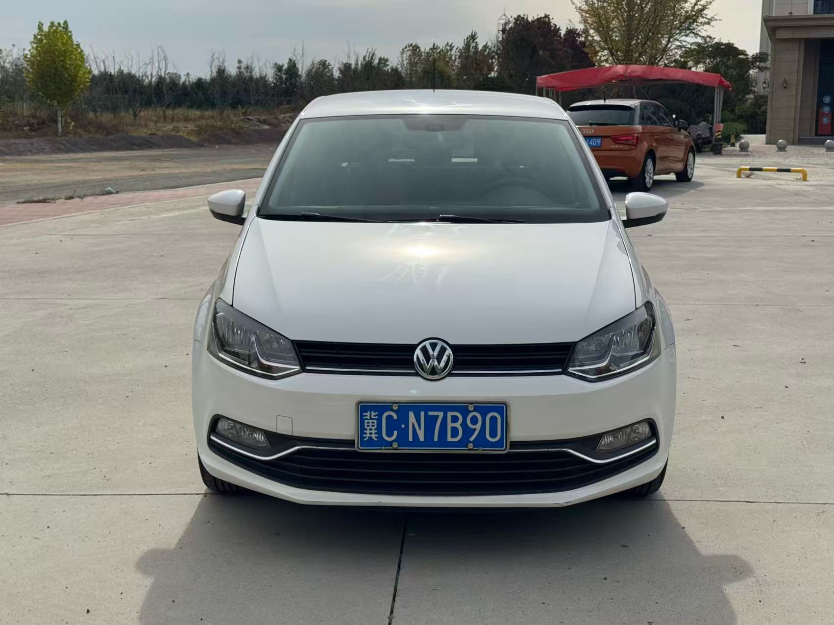 Volkswagen Polo 2015 car image #2