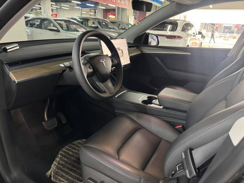 Tesla Model Y 2023 #11 Tesla Model Y 2023 car image #11
