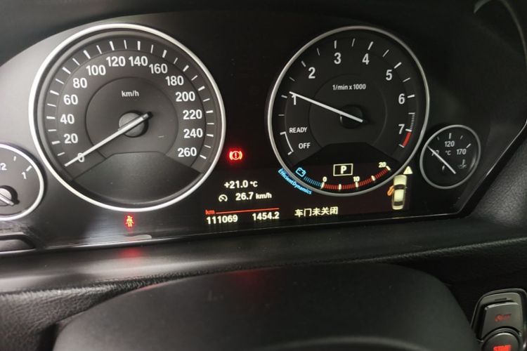 BMW 3 Series 2018 car image #12