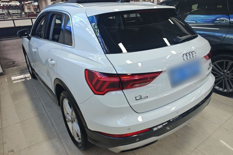 Audi Q3 2020 car image #5