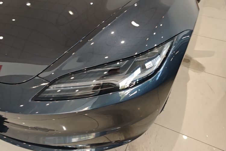 Tesla Model 3 2024 immagine di auto #23
