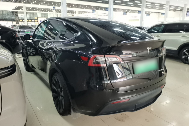 Tesla Model Y 2023 car image #5
