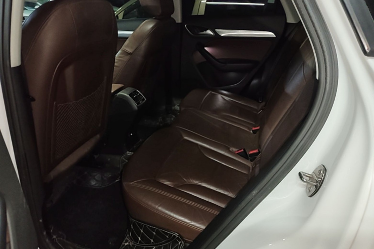 Audi Q3 2018 car image #17