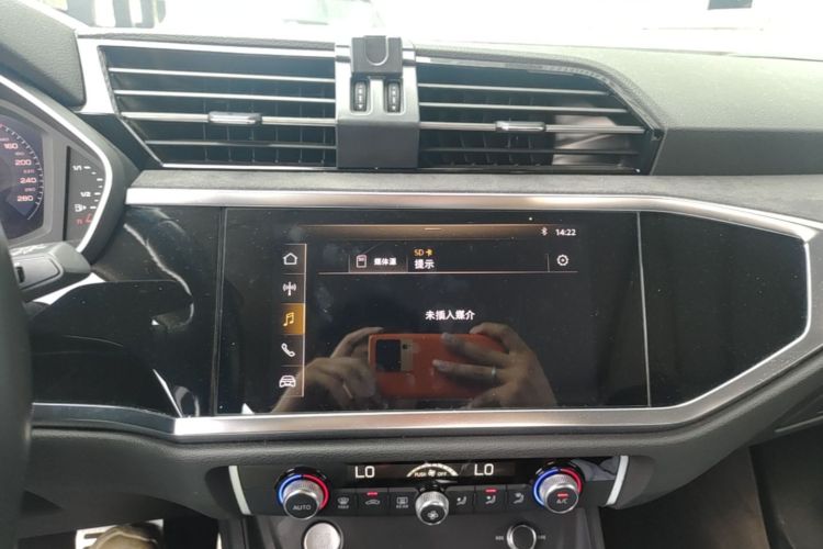 Audi Q3 2019 car image #15