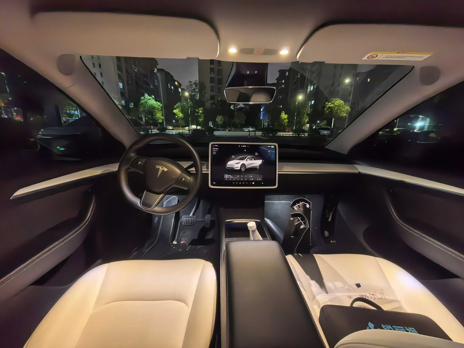 Tesla Model Y 2023 #3 Tesla Model Y 2023 car image #3