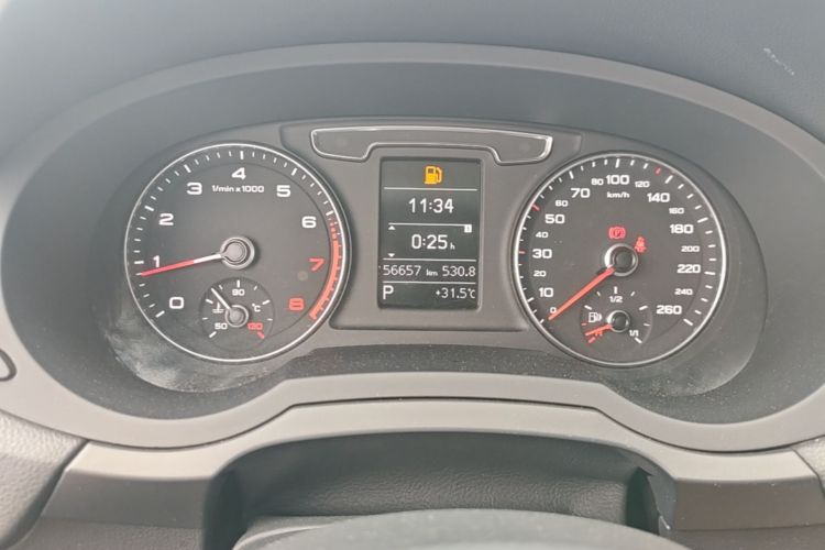 Audi Q3 2018 car image #12
