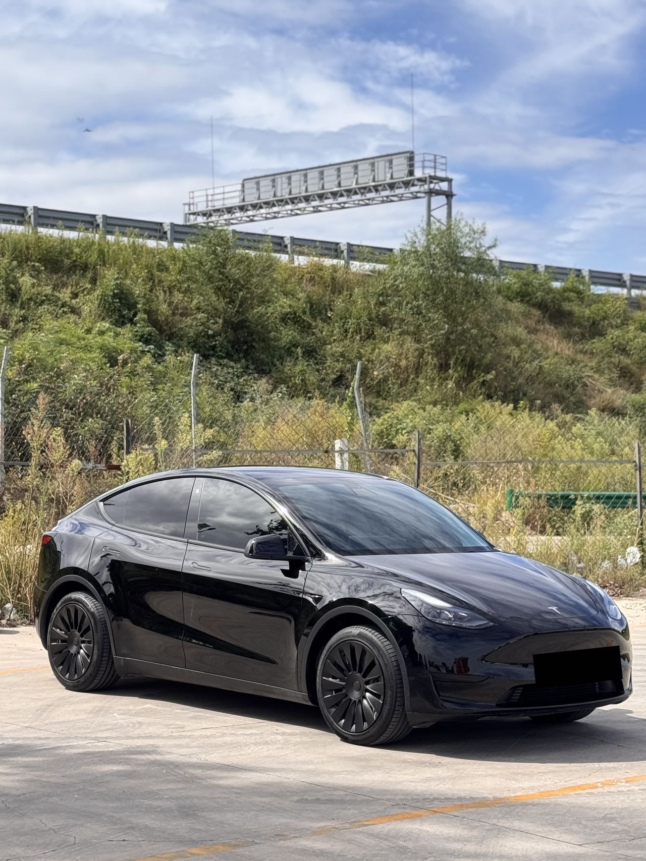 Tesla Model Y 2022 car image #4