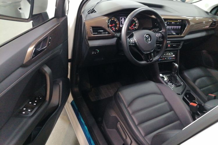 Volkswagen Tharu 2021 immagine di auto #13