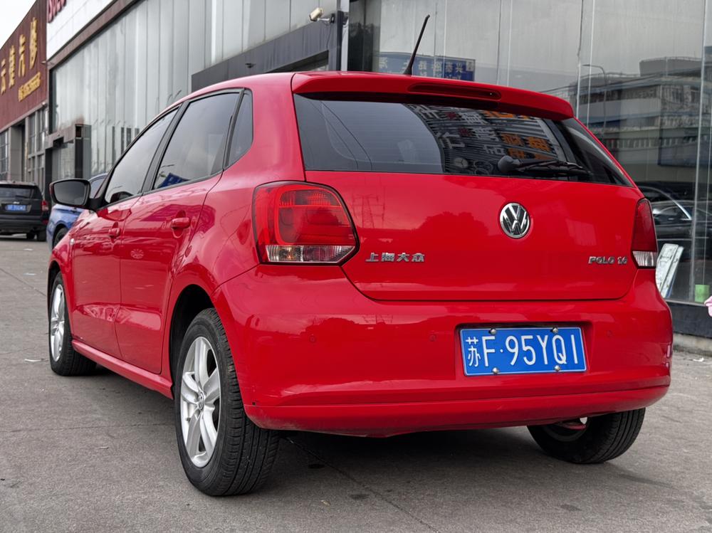 Volkswagen Polo 2012 car image #4