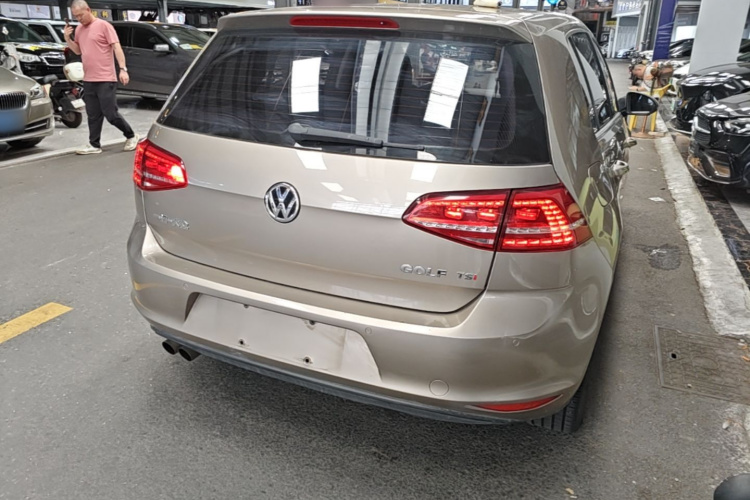 Volkswagen Golf 2017 car image #7