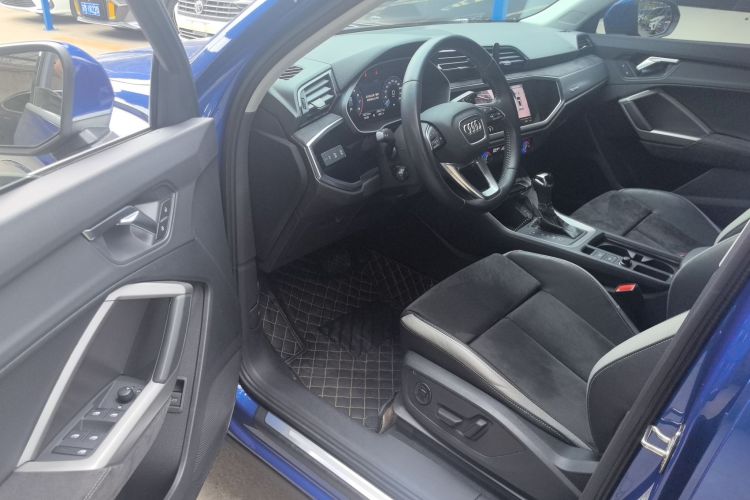 Audi Q3 2021 car image #11