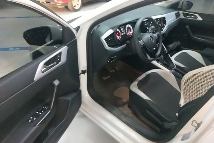 Volkswagen Polo 2021 изображение автомобиля #16