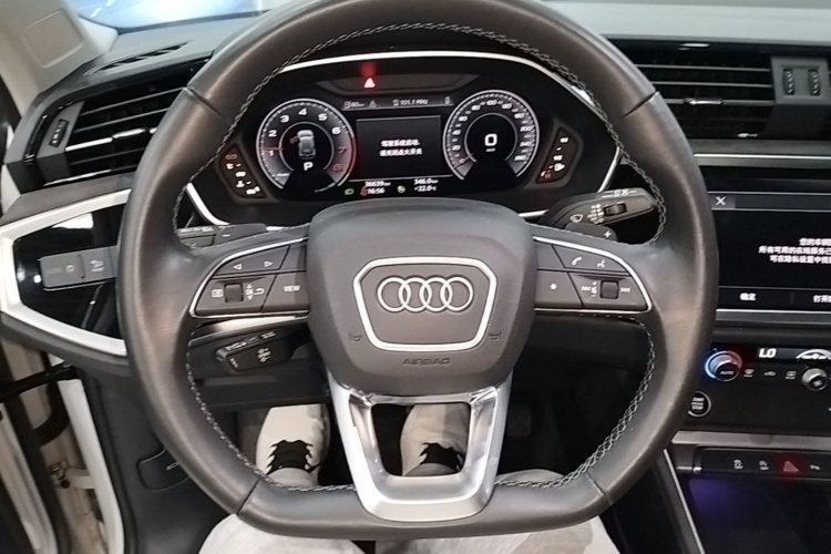 Audi Q3 2022 car image #15