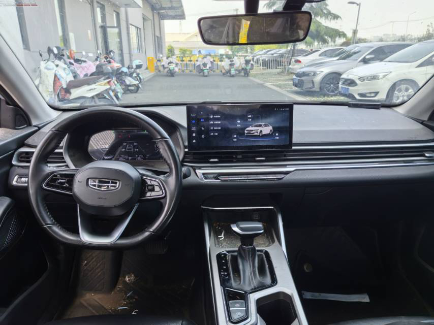 GEELY Emgrand 2023 image de voiture #7