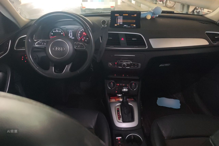 Audi Q3 2018 car image #11