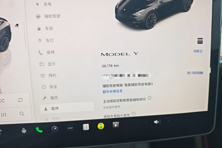Tesla Model Y 2022 car image #12