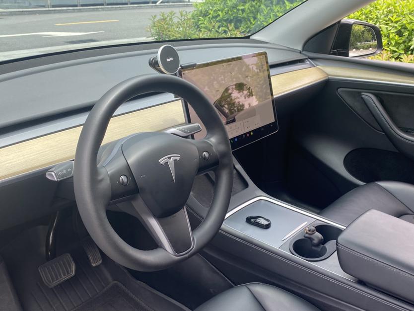 Tesla Model Y 2022 #15 Tesla Model Y 2022 car image #15