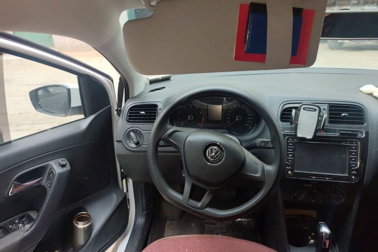 Volkswagen Polo 2016 car image #12