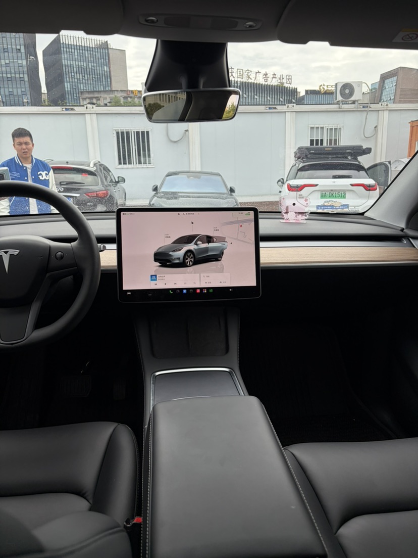 Tesla Model Y 2023 #6 Tesla Model Y 2023 car image #6