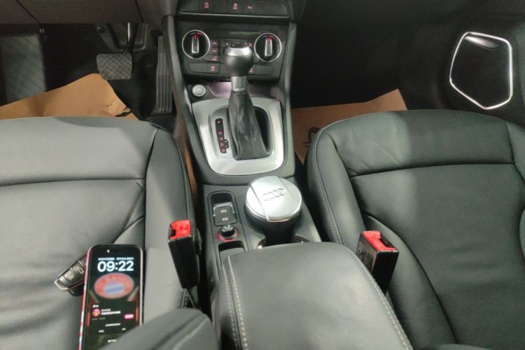 Audi Q3 2019 car image #14