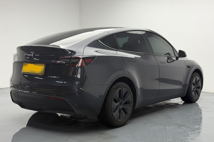 Tesla Model Y 2024 #3 Tesla Model Y 2024 car image #3