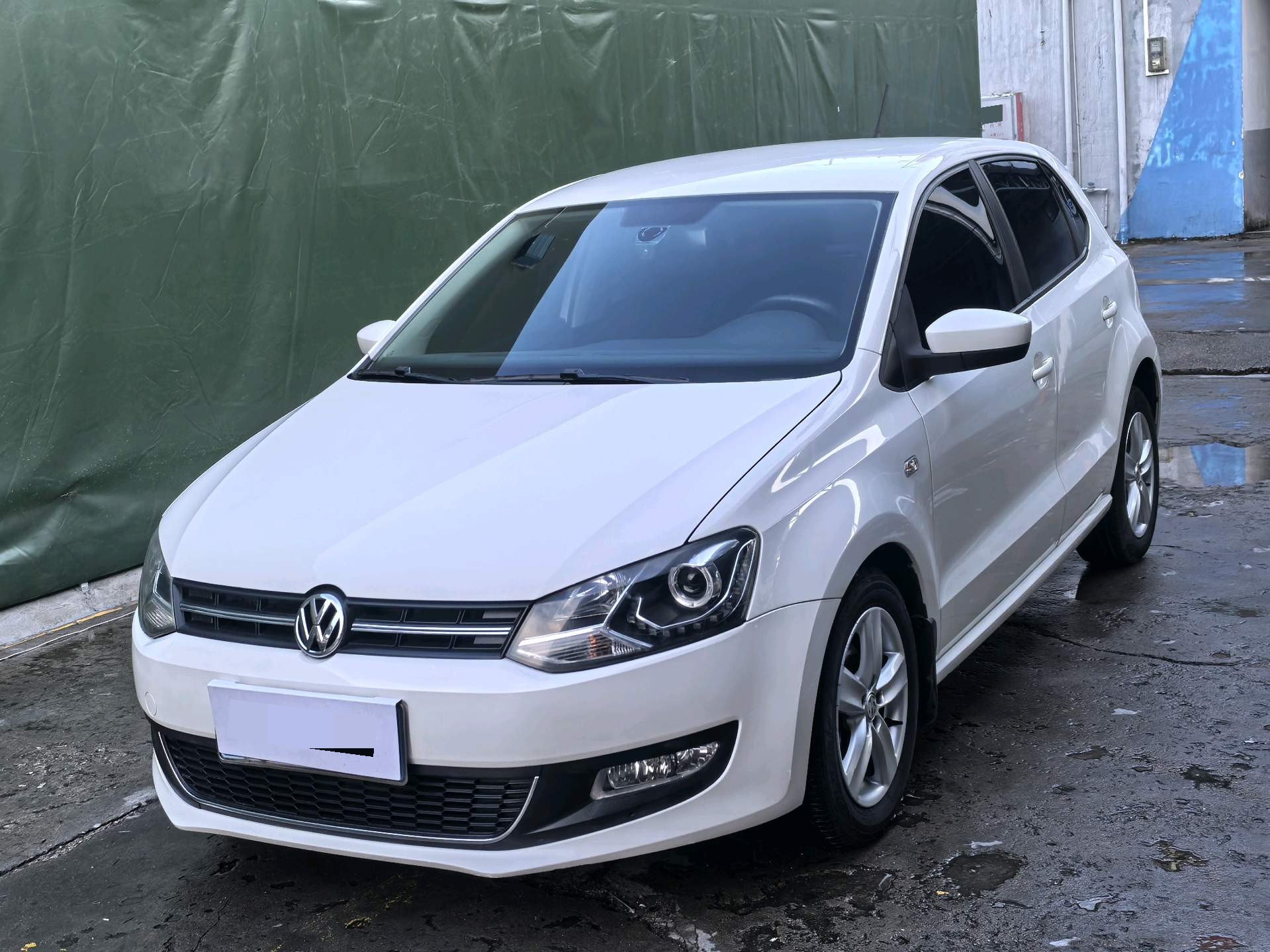 Volkswagen Polo 2010 car image 