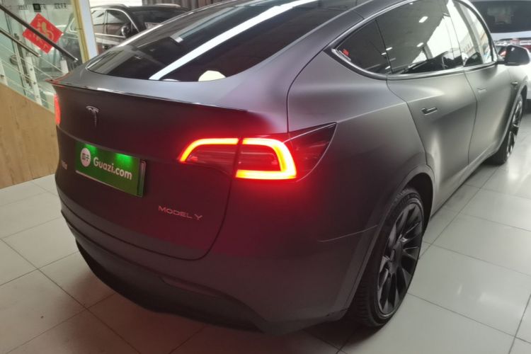 Tesla Model Y 2023 car image #7