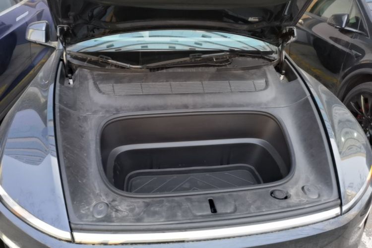 Tesla Model Y 2025 #20 Tesla Model Y 2025 car image #20