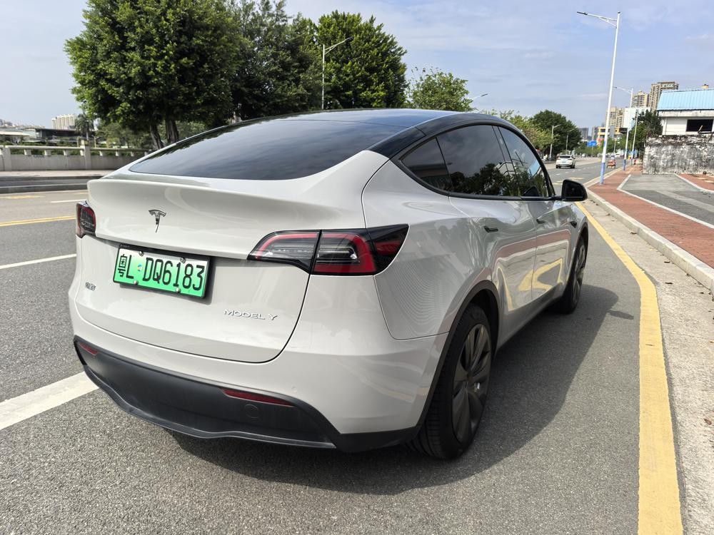 Tesla Model Y 2023 #5 Tesla Model Y 2023 immagine di auto #5